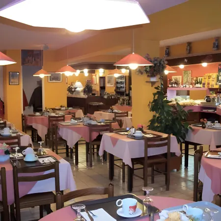 Brit Hotel Essentiel Moulins Avermes Отели в г. Аверм