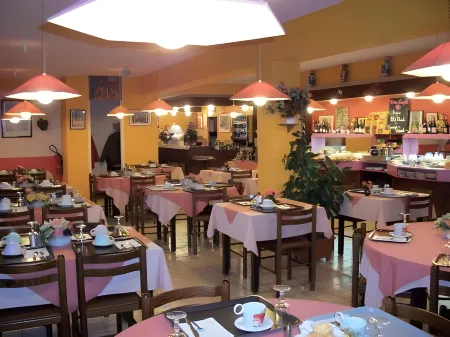 Brit Hotel Essentiel Moulins Avermes Отели в г. Сувиньи