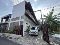Nofrah House Syariah Mitra RedDoorz Hotel di Colomadu