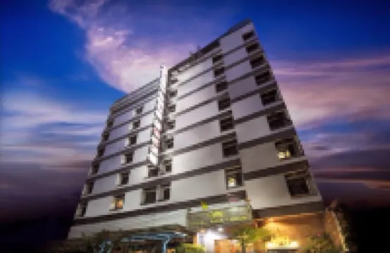 曼谷閣樓酒店@娜娜站