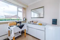 Holcombe Guest House - Breakfast