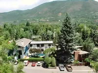 St Moritz Lodge and Condominiums - Mountain view