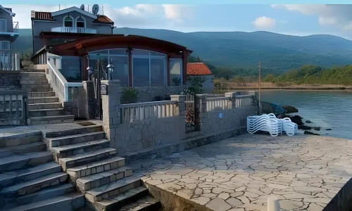 Luxury Sea Residence by Kristina