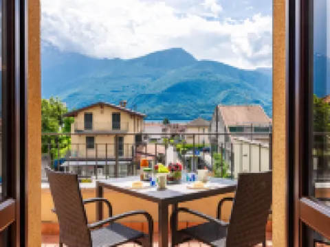 Re16 Regina Hotel a Gravedona ed Uniti