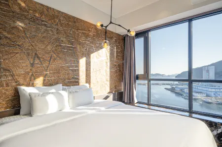 Changwon Jinhae Almond Hotel Отели рядом с достопримечательностью «Yeojwacheon Stream»