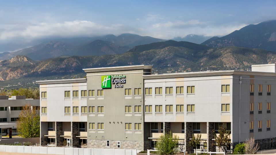 Holiday Inn Express & Suites COLORADO SPRINGS CENTRAL by IHG