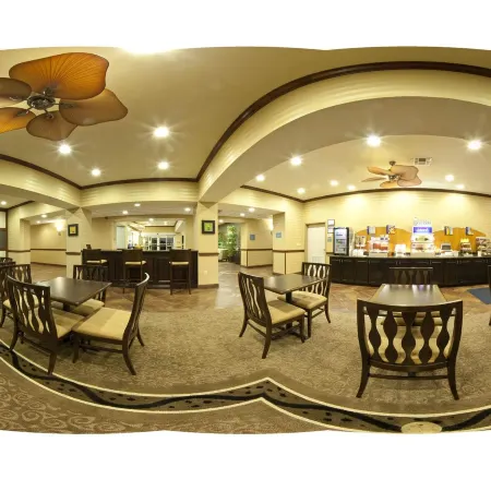 Holiday Inn Express & Suites CLEBURNE by IHG