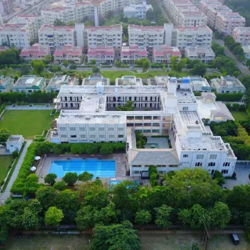 Treehouse Hotel Club & Spa