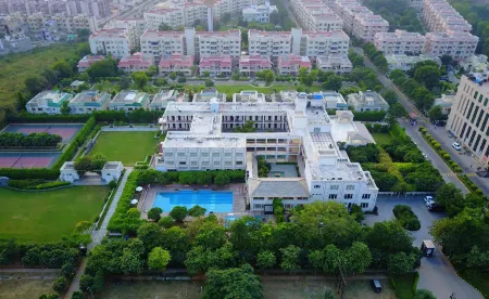 Treehouse Hotel Club & Spa