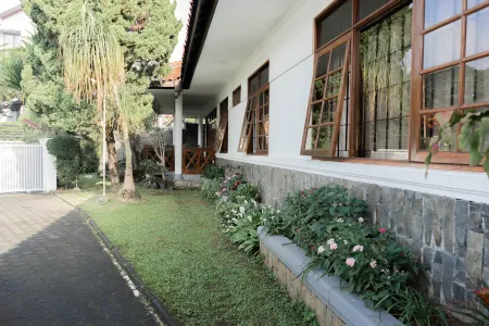 Yootje House Dago Отели рядом с достопримечательностью «Бандунгский технологический институт»