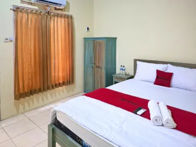 RedDoorz near Alun Alun Jepara Hotell i Kedungcino
