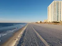 Club Wyndham Towers on the Grove - Beach