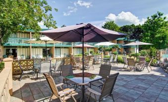 Tiki Village Inn