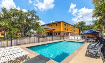 Days Inn by Wyndham Biloxi Beach