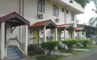 PCB Beach Resort Отели в г. Kemumin