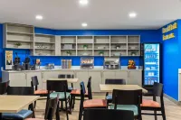 Days Inn by Wyndham Steinbach - breakfast