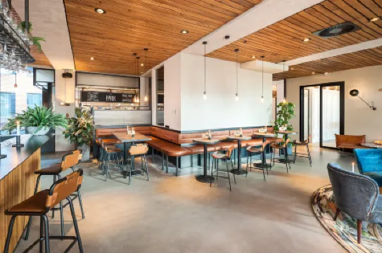 Hotel Arena Отели рядом с достопримечательностью «Мост Питон»