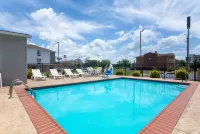 La Quinta Inn & Suites by Wyndham Oxford - Anniston - Pools