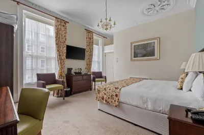 Sleeping Bear Hotel Dorchester Hotels near Queen Mother Square