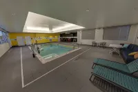 Tru by Hilton Georgetown - Pools