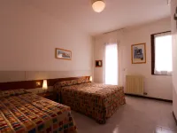 Spacious villa with private garden and shared pool by Beahost Rentals