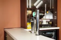 Holiday Inn Express GLENROTHES by IHG - bar