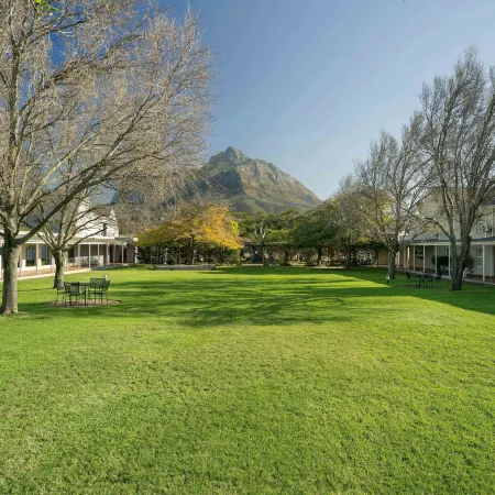 Protea Hotel Cape Town Mowbray Отели рядом с достопримечательностью «Стадион «Атлон»»