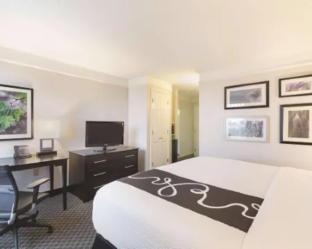 La Quinta Inn & Suites by Wyndham Austin Round Rock Hotels in Round Rock