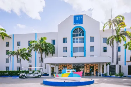 Tryp by Wyndham Aruba Adults Only Hotel Отели в г. Палм-Бич