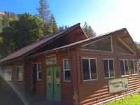 Cozy Middle Fork Cabin.                          Across from Clearwater River
