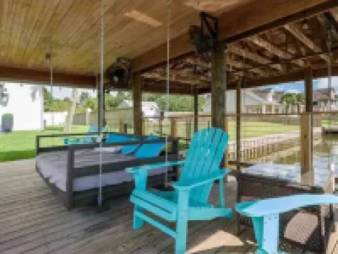 Sky View on False River Sunset     LSU 45 Minutes Away Hotels in Pointe Coupee Parish