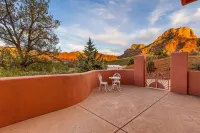 Views! Private Heated Pool + Spa + BBQ + Games + EV + High-speed Wifi