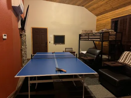 Mountain Cabin w/VIEWS in Brian Head, Utah! Fun to be had Winter, Summer & Fall! Отели в г. Брайан Хед