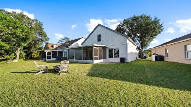 Serene 4BR Lakeside Retreat - Fire Pit & Comm Pool