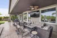 Very private, upgraded family friendly  getaway w/pool & luxurious hot tub!