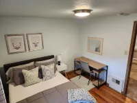 Bright Sunny Oneida St Comfortable 3 bed, 2 Bath Home 0.7 mile to Lambeau Field