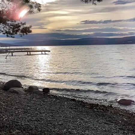 Canandaigua Lake Cottage— to Private Lake Access Отели в г. Горам