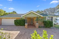 Waterfront Paradise Lodge Brightwaters Hotels in Lake Munmorah