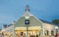Resort Style Amenities, 4 mi Shuttle Service to Beach, Steps Away from Clubhouse