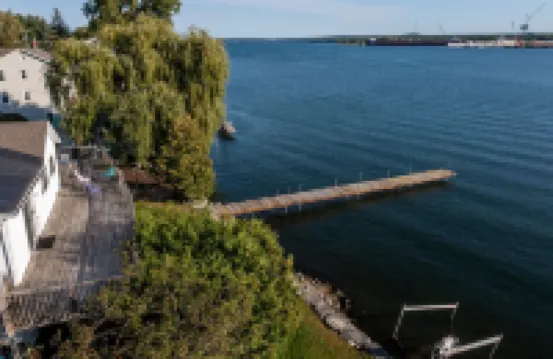 Waterfront cottage 3bdrm