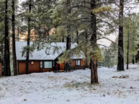 5Br Flagstaff Cabin • Deck • Games • 1 Acre• Hiking 卡馳納山莊酒店