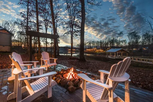 Lakeside Tiny House on the lake, in the mountains