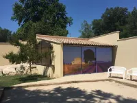 Maison Avec Grande Piscine Individuelle Hotels in Noves