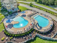 Canoe Creek Lodge: 2 Pools, Private HotTub, Game Loft, Boat Prkg in Branson Cnyn