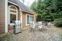 Cozy Family Mountain Home in Seven Springs - 4-Star