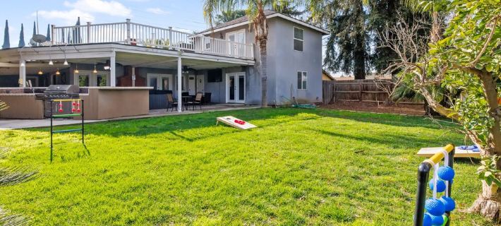 Hot tub, Game Room, Outdoor Kitchen & much more! Hotele w: Visalia