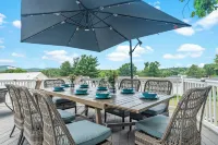 Bell House - Contemporary Comfort Near Wards Road with a Luxurious Hot Tub.