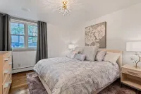 BRIGHT, Renovated, In the Heart of Aspen Walkable