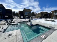 15 Mins. to Ski Resort, Clubhouse Hot Tub + Steam Room, 5 Mins. to Downtown WF