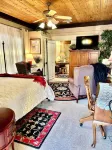 BoisD’Arc Bungalow and Suites - private Studio Type Suite - queen bed - 4 estrellas